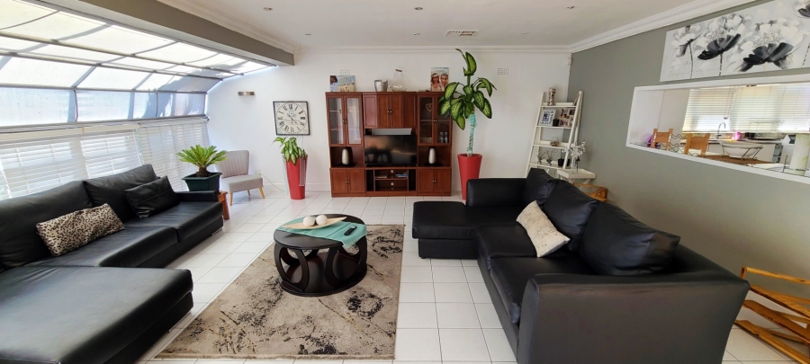 3 Bedroom Property for Sale in Cravenby Western Cape